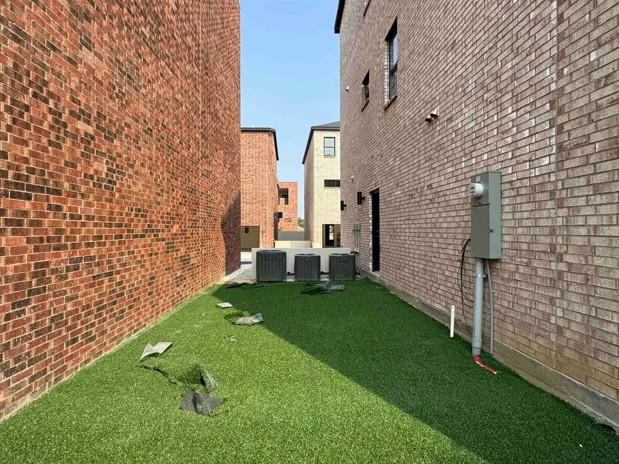 210 Veracruz Dr., Laredo, TX 78045 - Image #3