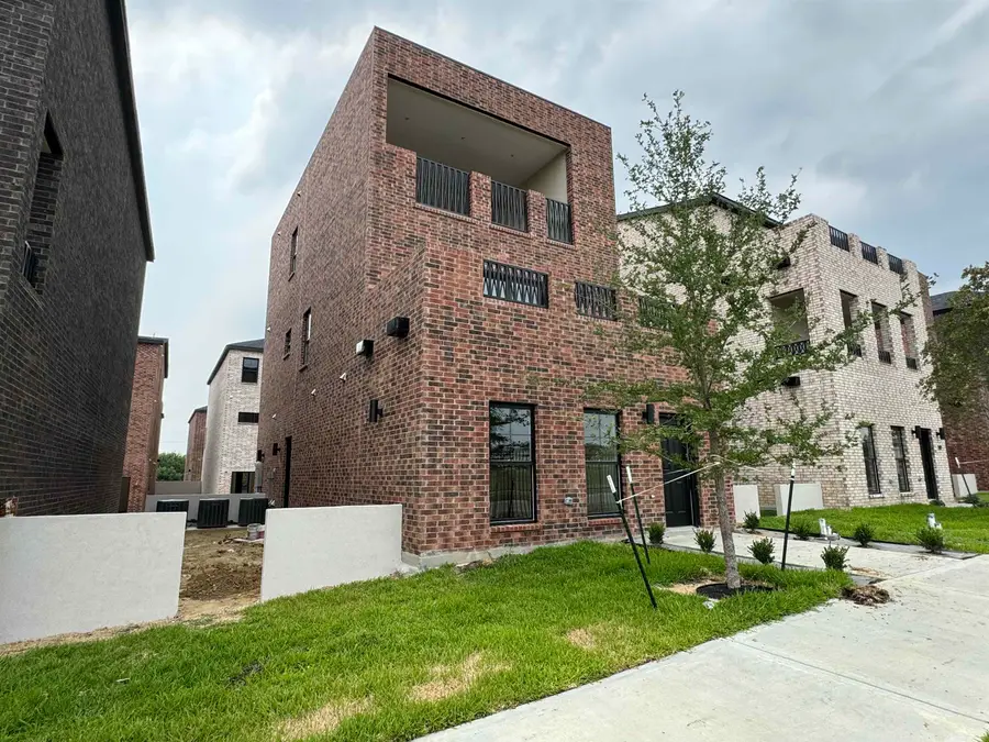 210 Veracruz Dr., Laredo, TX 78045 - Image #2