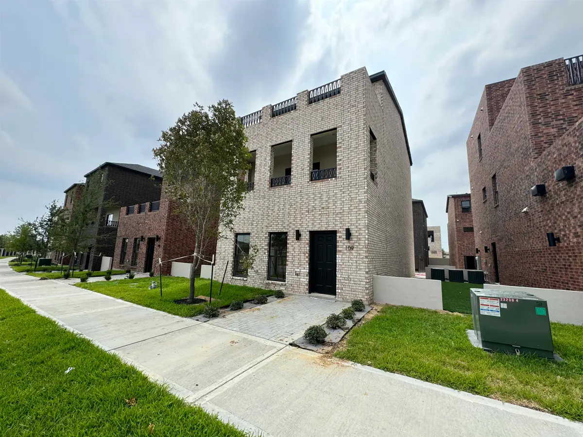 210 Veracruz Dr., Laredo, TX 78045 - Image #1