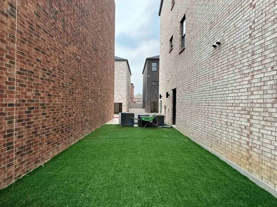 210 Veracruz Dr., Laredo, TX 78045 - Image #3