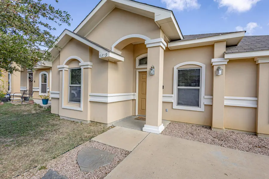 5819 Saint Sylvia Lp, Laredo, TX 78046 - Image #3