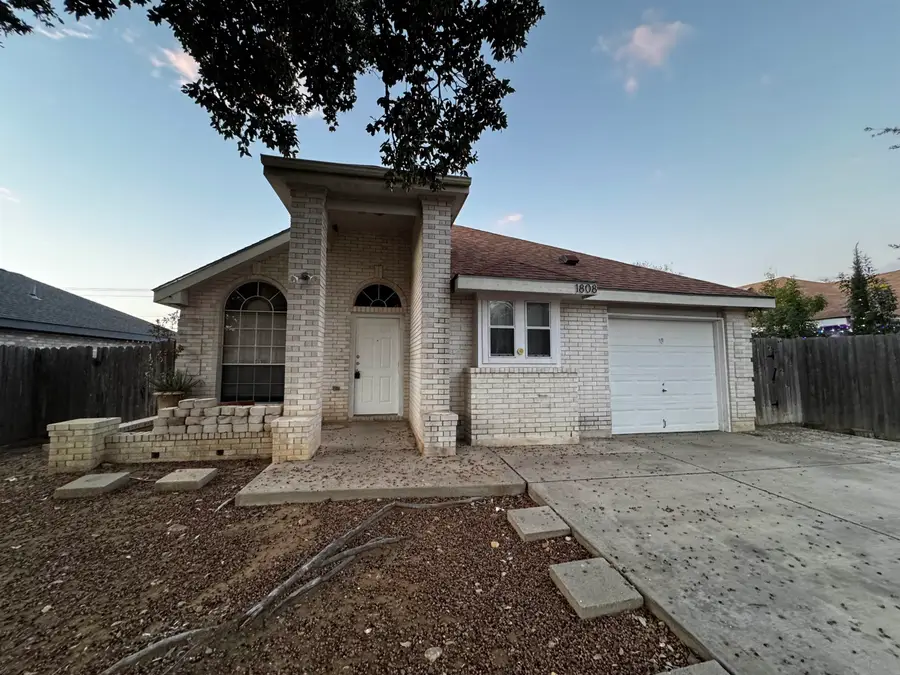 1808 Denmark Ln, Laredo, TX 78045 - Image #2