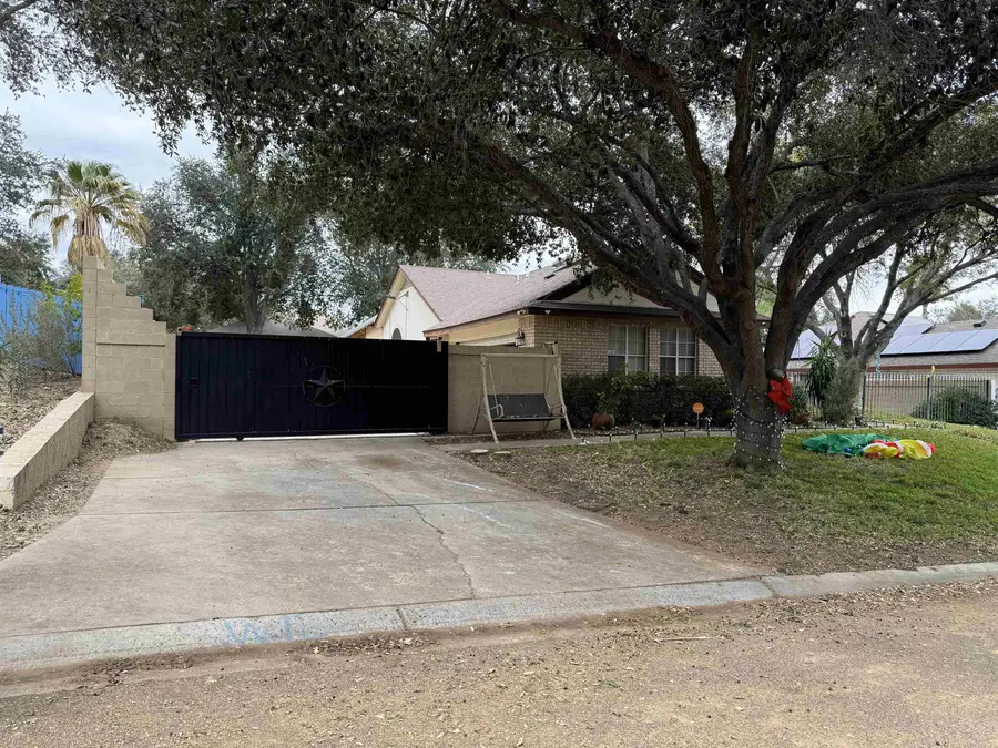 1409 Alameda Dr, Laredo, TX 78045 - Image #2