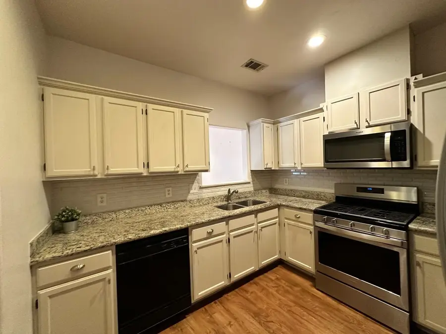 2445 Monarch Dr, Laredo, TX 78045 - Image #2