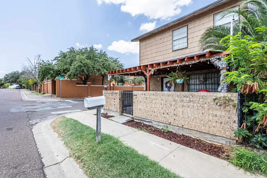 2502 E Montgomery St, Laredo, TX 78043 - Image #2