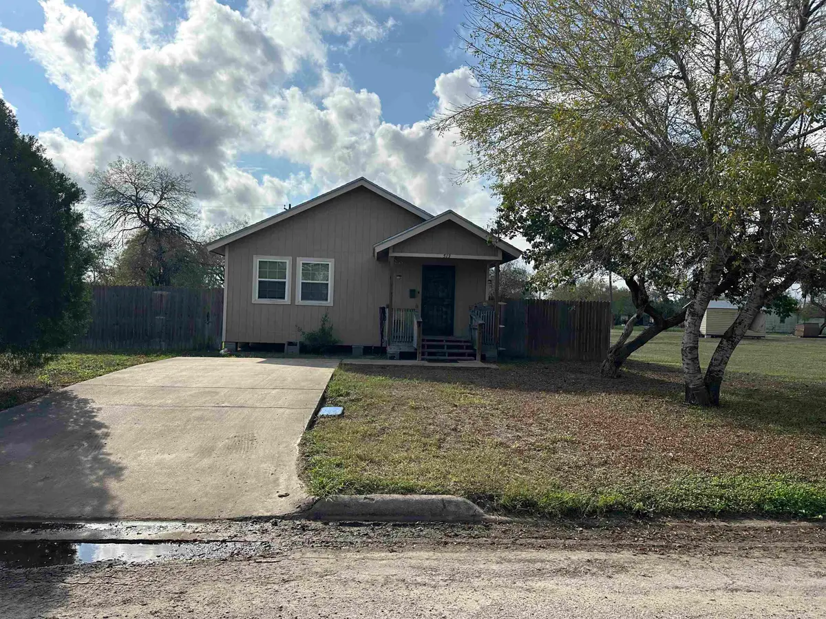 513 W Warren Ave, Kingsville, TX 78363 - #1