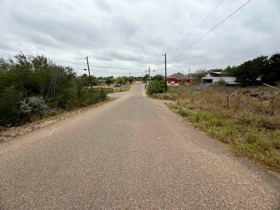 2224 Siesta Ln, Zapata, TX 78076 - Image #3