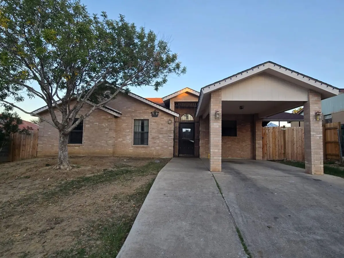 138 Kennedy Lp, Laredo, TX 78046 - Image #1