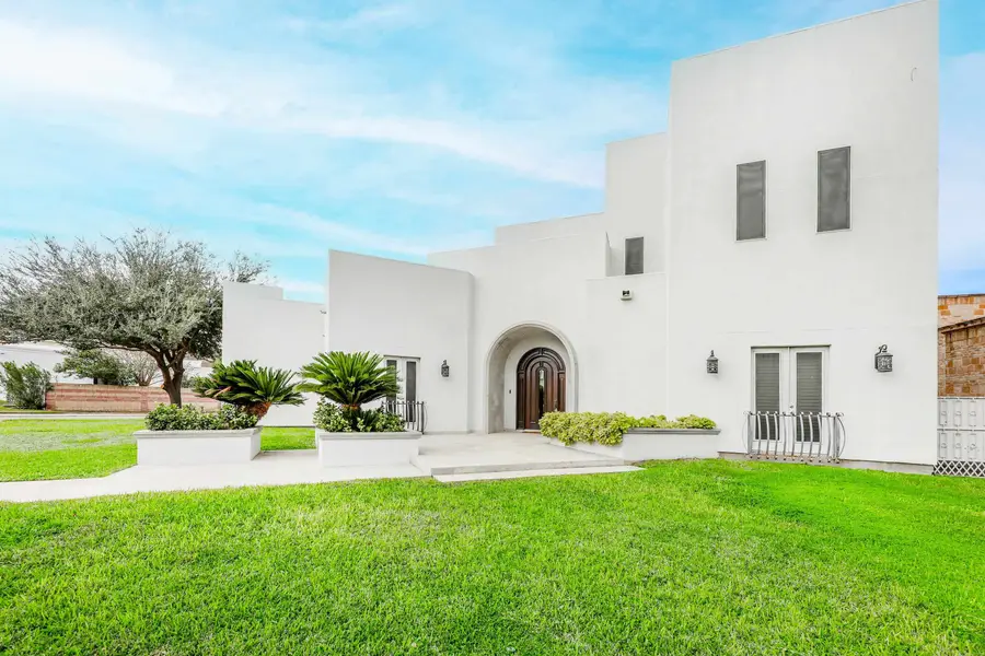 3002 Swift Dr, Laredo, TX 78041 - Image #2