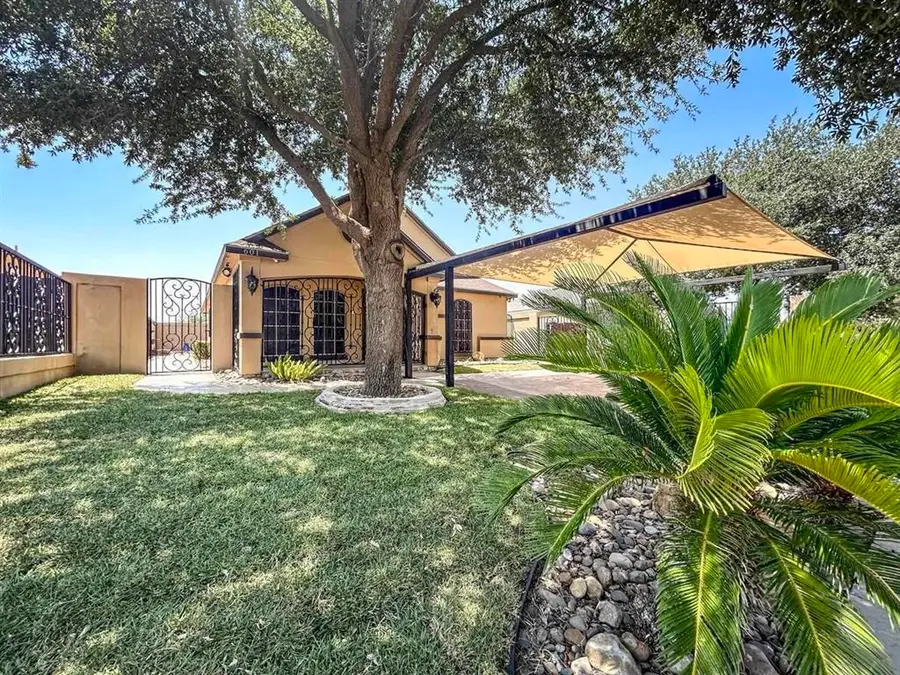 601 Oleander St, Laredo, TX 78046 - Image #2
