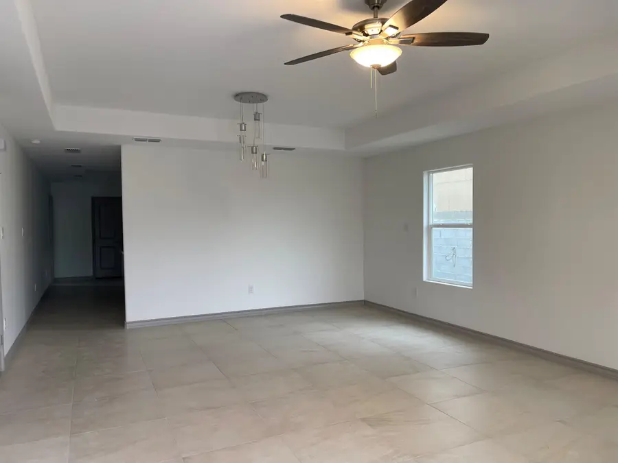 121 Valladolid Ave, Laredo, TX 78046 - #2