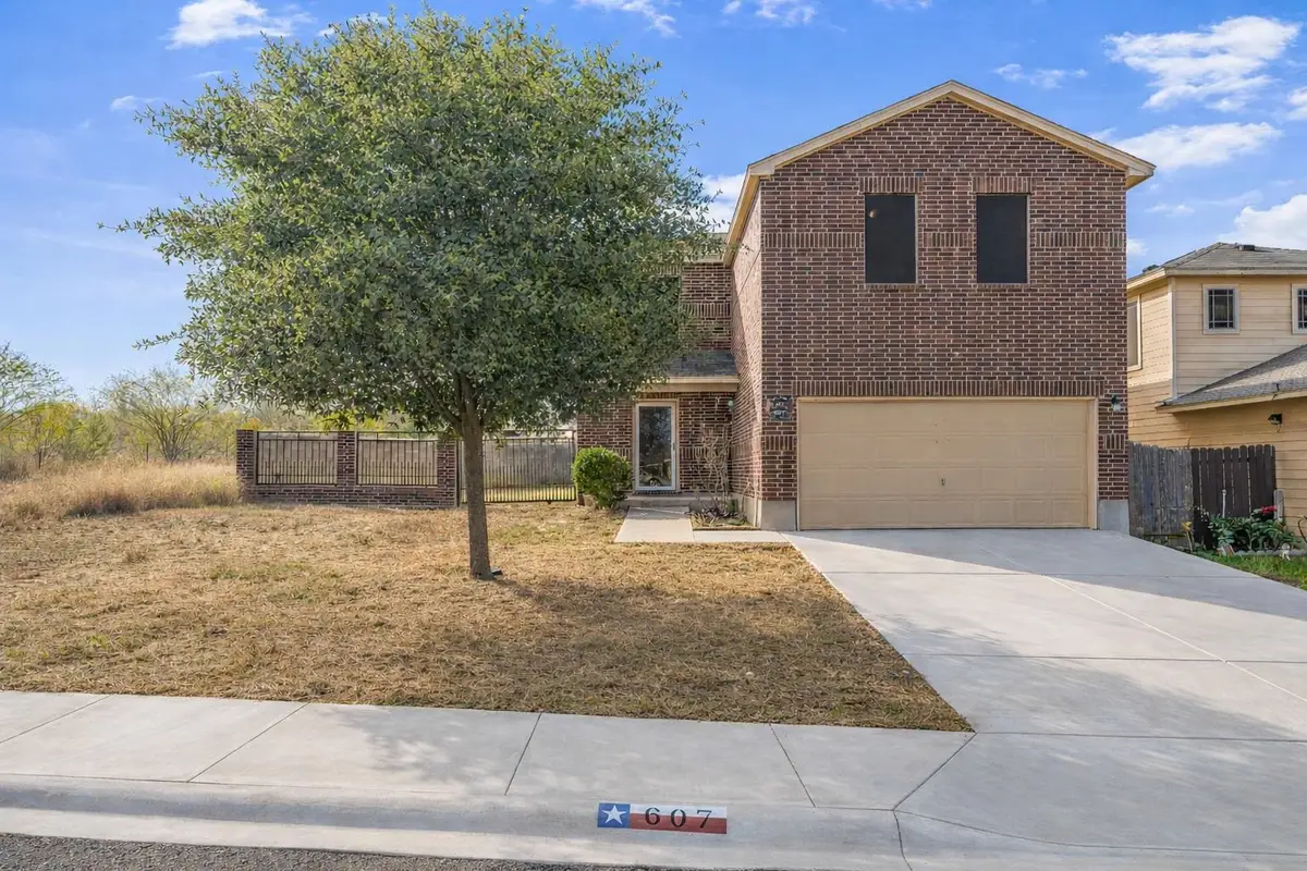 607 Larga Vista Dr, Laredo, TX 78043 - Image #1