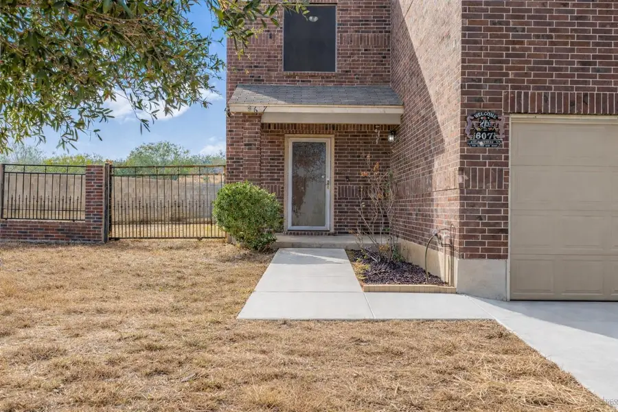 607 Larga Vista Dr, Laredo, TX 78043 - Image #3