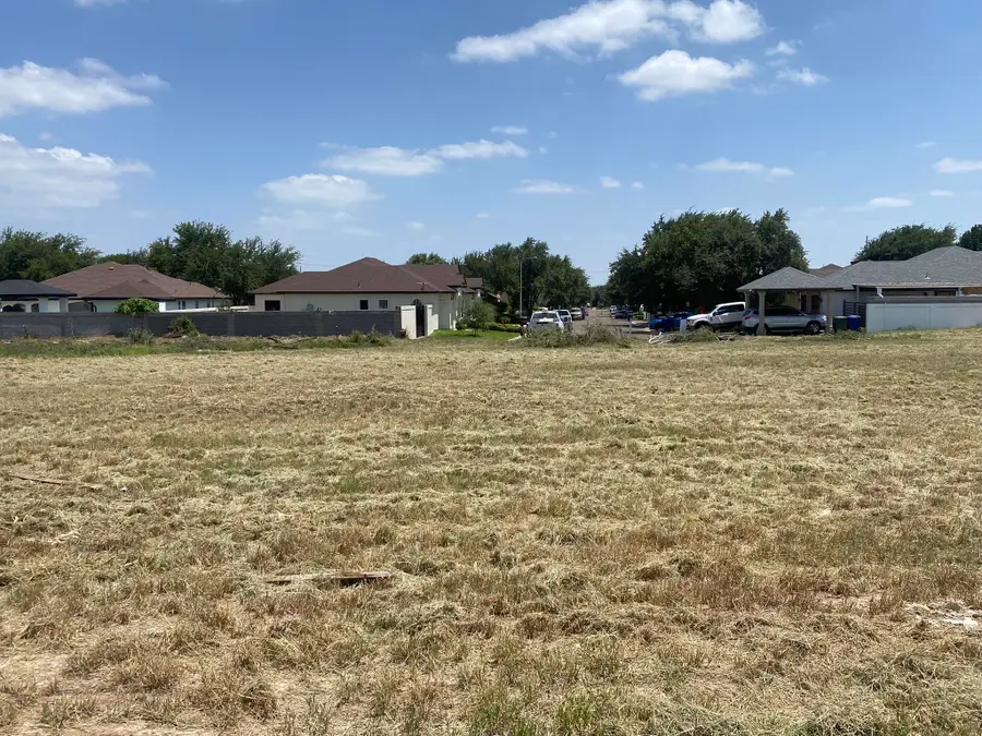 001 Shiloh Dr, Laredo, TX 78045 - Image #3