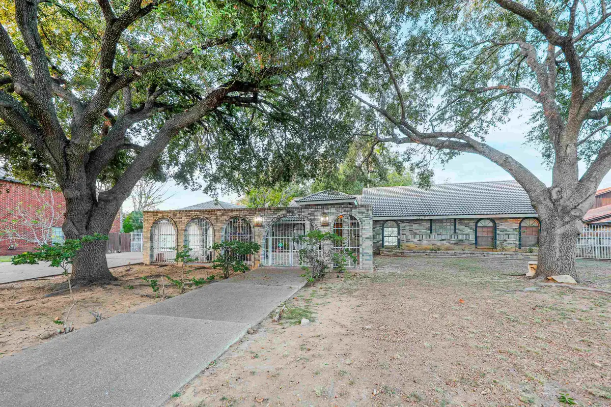 1518 Palmer Dr, Laredo, TX 78045 - Image #1