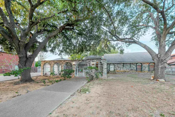 1518 Palmer Dr, Laredo, TX 78045