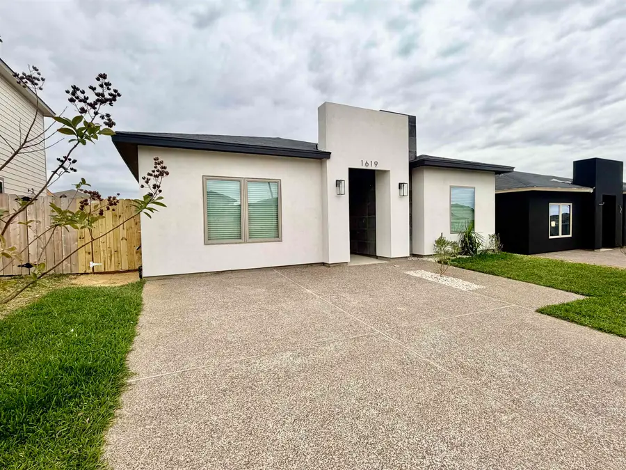 1619 Tesis Dr., Laredo, TX 78046 - Image #2