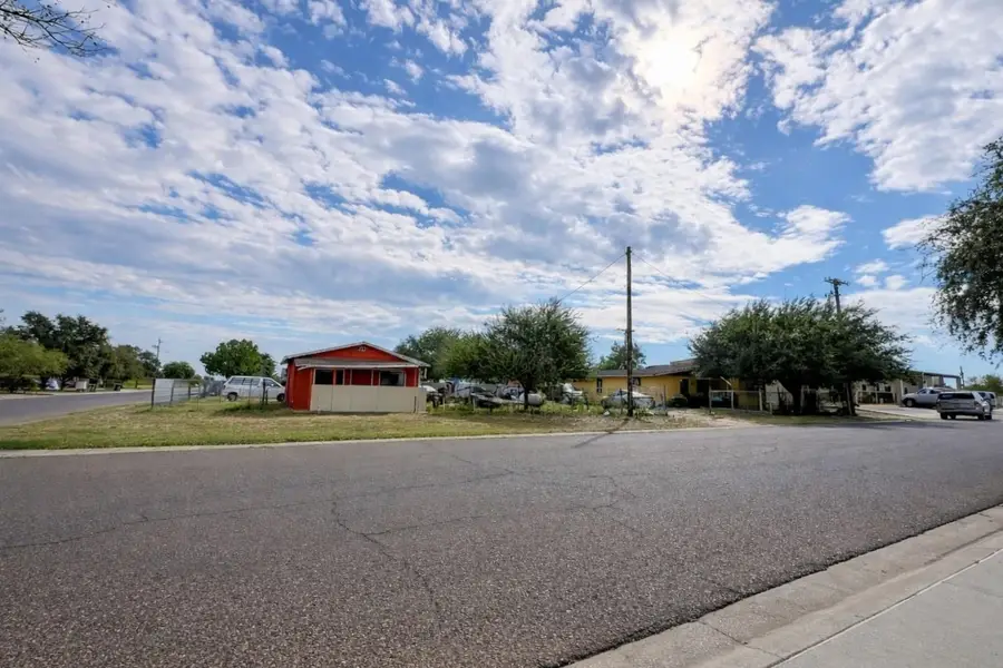 509 A Glenn St, Zapata, TX 78076 - Image #3