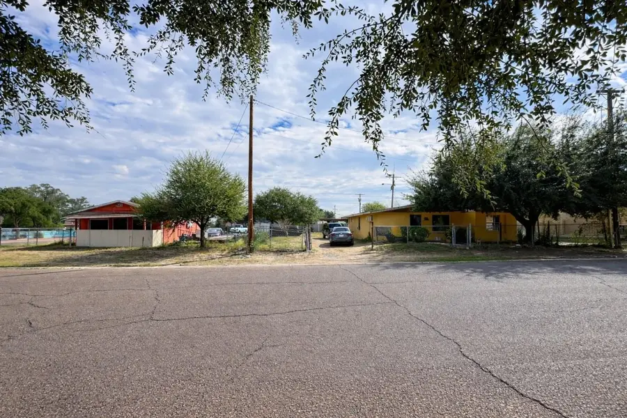 509 B Glenn St, Zapata, TX 78076 - Image #2