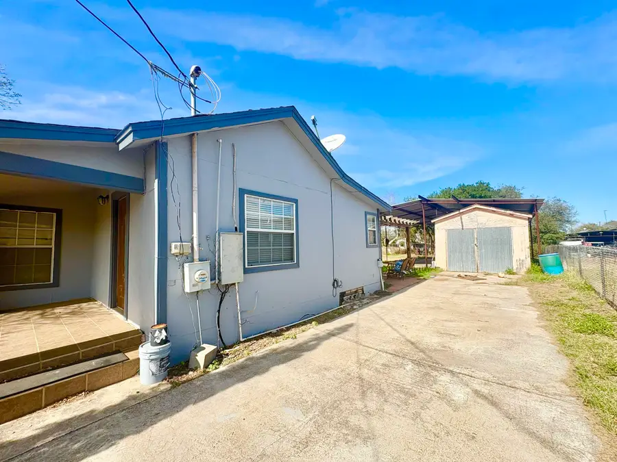 606 E North Ave, Hebbronville, TX 78361-0000 - #3