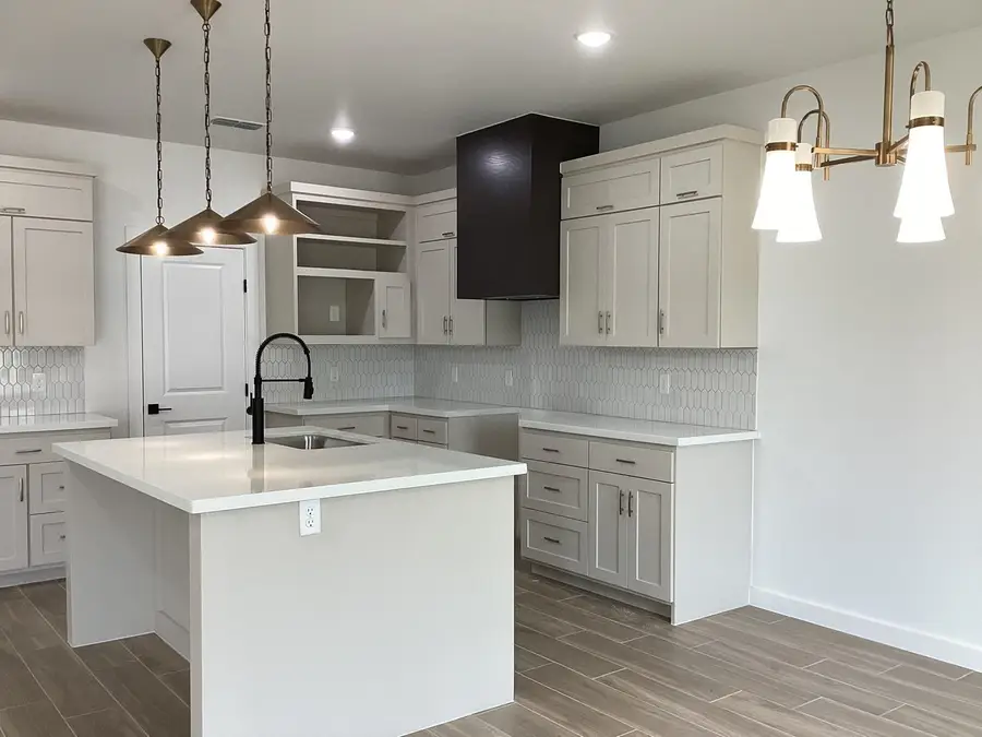 601 Cata Dr., Laredo, TX 78045-0003 - Image #2