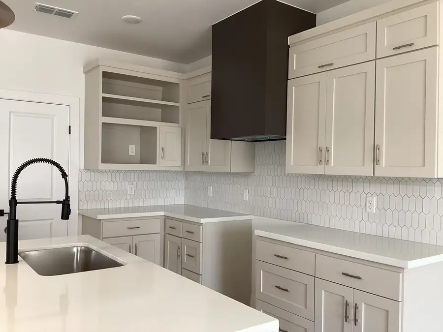 601 Cata Dr., Laredo, TX 78045-0003 - Image #3