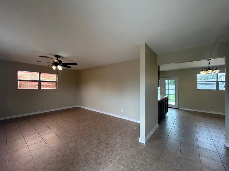 1006 Laurel Dr, Laredo, TX 78045 - Image #3