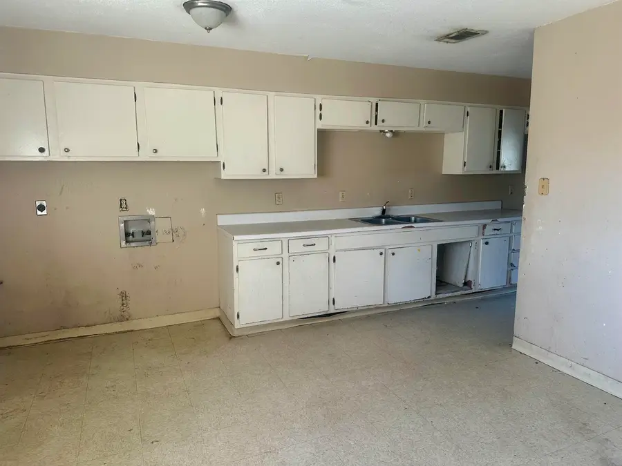 704 W Banyan Ct W, Laredo, TX 78041 - Image #3