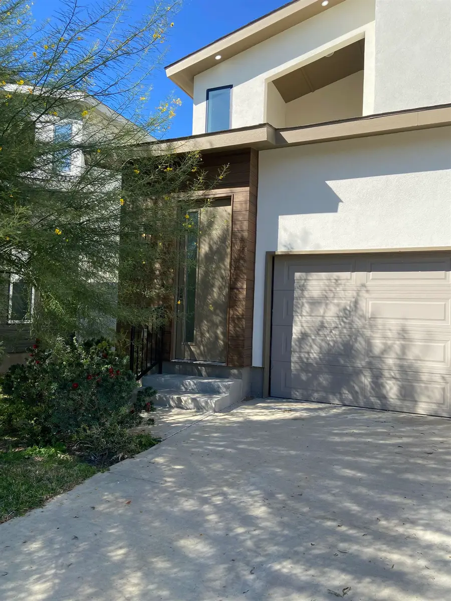 422 Deer Path Loop, Laredo, TX 78045 - Image #2