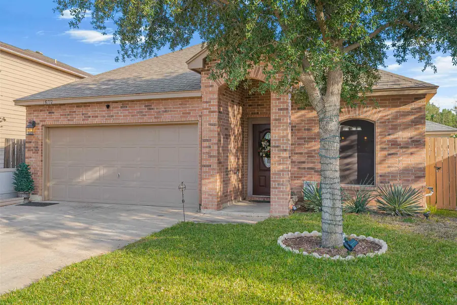 15109 Cerralvo Dr, Laredo, TX 78045 - Image #2