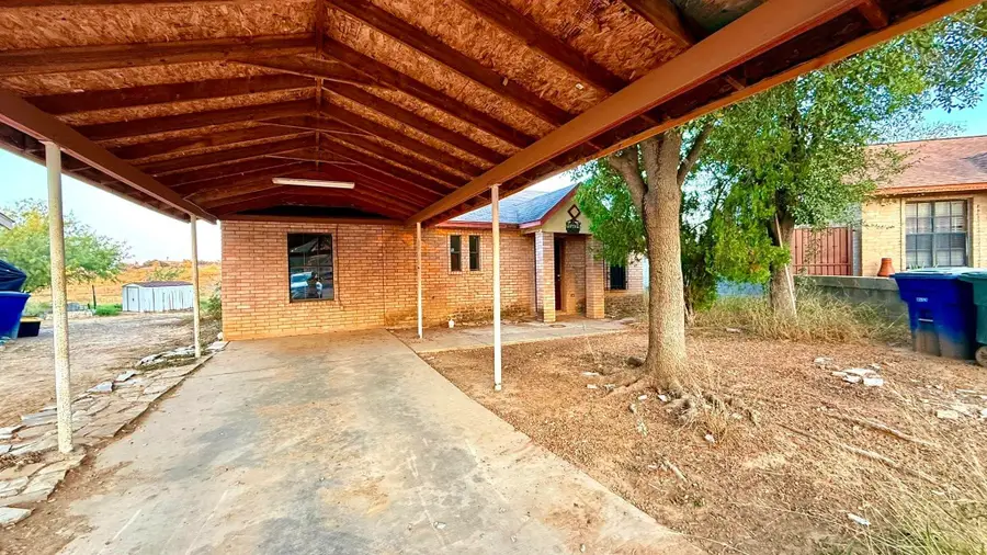 1001 N Lost Creek Lp, Laredo, TX 78046 - Image #3