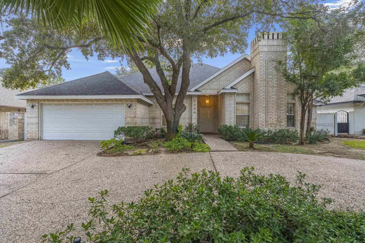 3004 Crest Oak Cir, Laredo, TX 78045 - Image #1