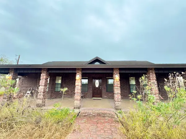 143 Meza Salinas Rd., ZAPATA, TX 78076