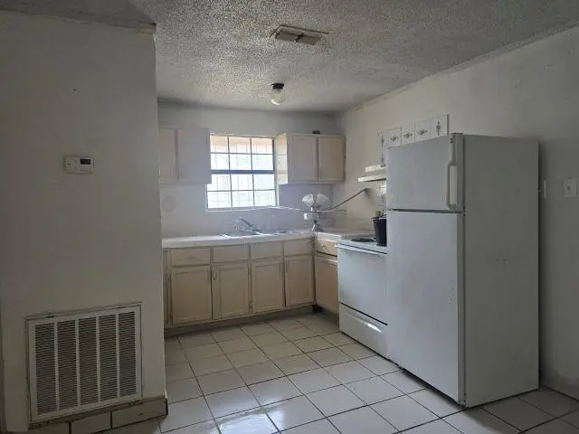 2016 S India Ave, Laredo, TX 78046 - Image #3