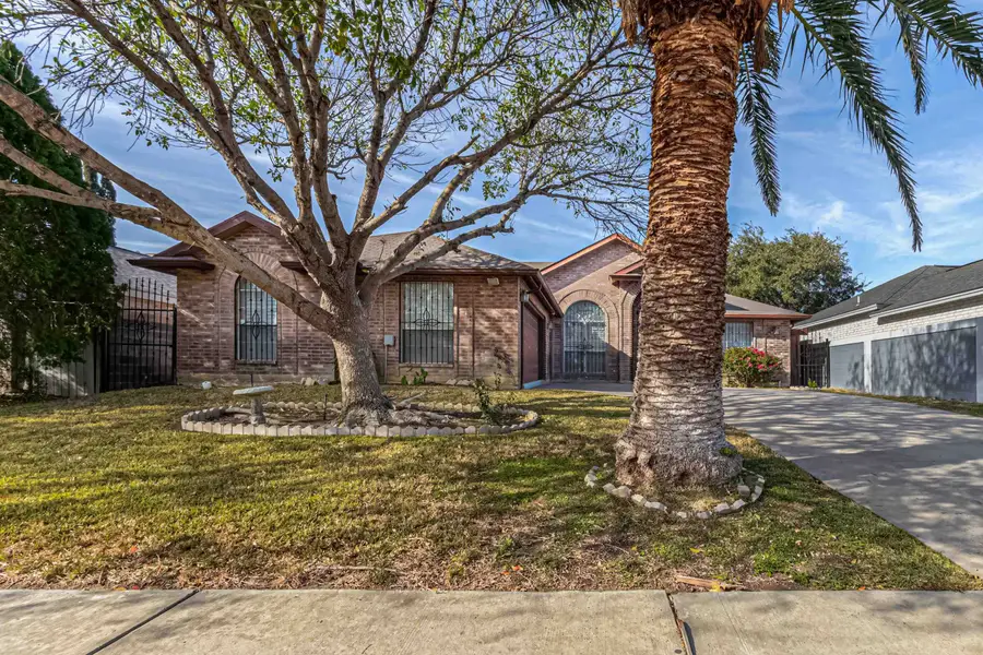 312 Cambridge Lp, Laredo, TX 78045 - Image #3