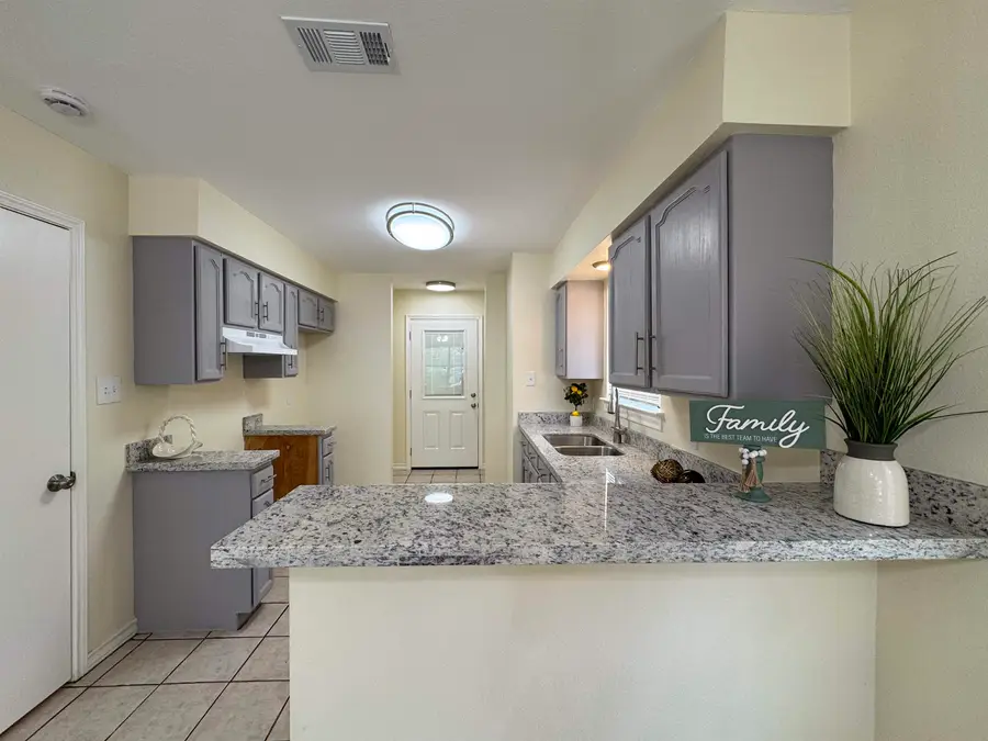 304 Anthony Ln, Laredo, TX 78046 - Image #2