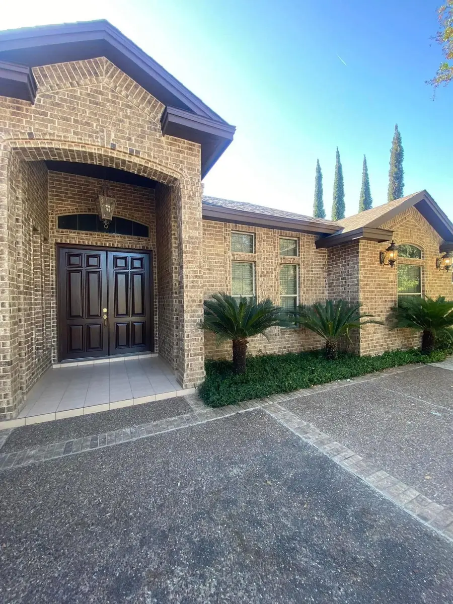 2413 Sutton Ct, Laredo, TX 78045 - Image #2