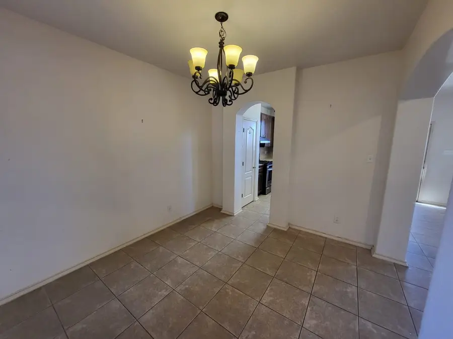 9310 Albany Dr, Laredo, TX 78045 - Image #2