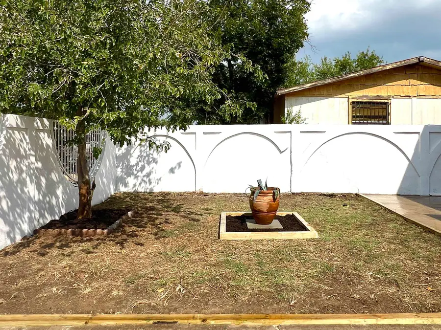 524 Norwich Lp, Laredo, TX 78045-8500 - Image #3