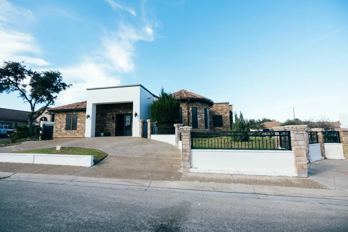 302 Lake Clark Ct, Laredo, TX 78041 - Image #1