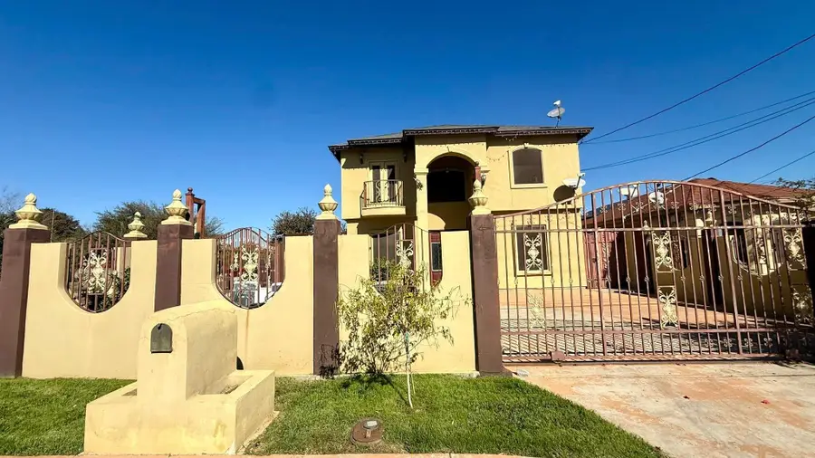 3102 Plum St, Laredo, TX 78043 - Image #2