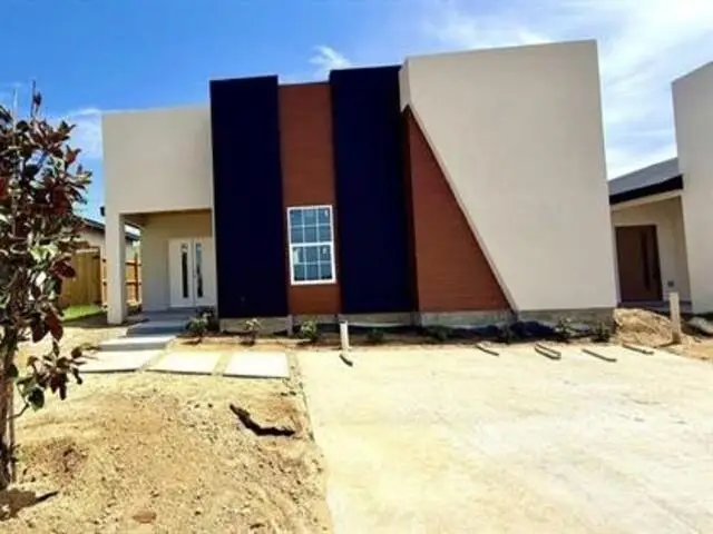 5043 Los Caballos Lp., Laredo, TX 78046 - #3
