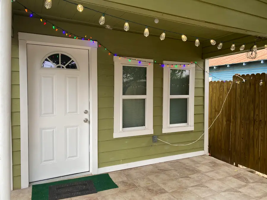 305 W Ash St, Laredo, TX 78040 - Image #3