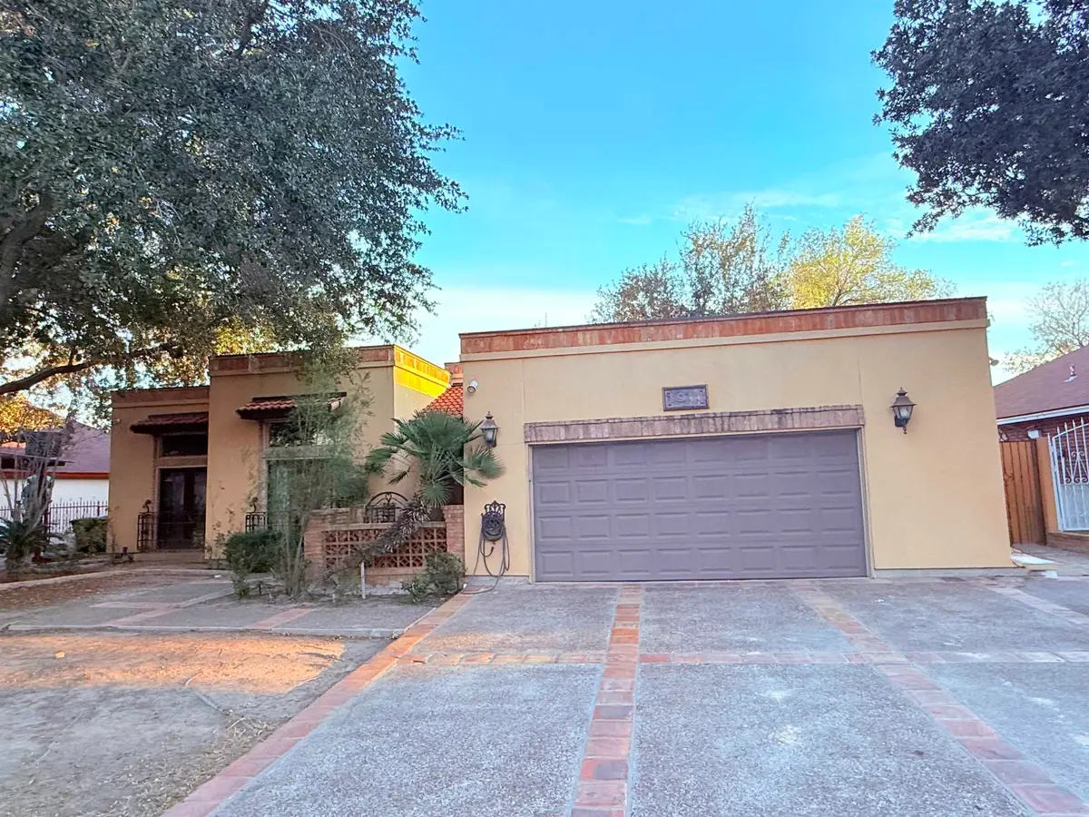 1911 Silverwood Dr, Laredo, TX 78045 - Image #1