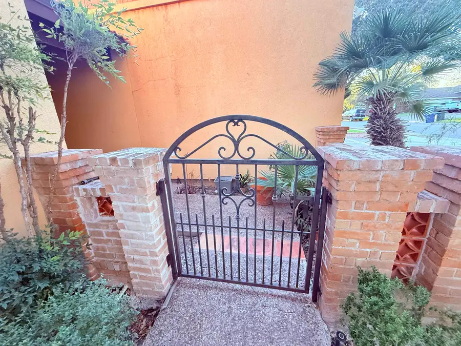 1911 Silverwood Dr, Laredo, TX 78045 - Image #2