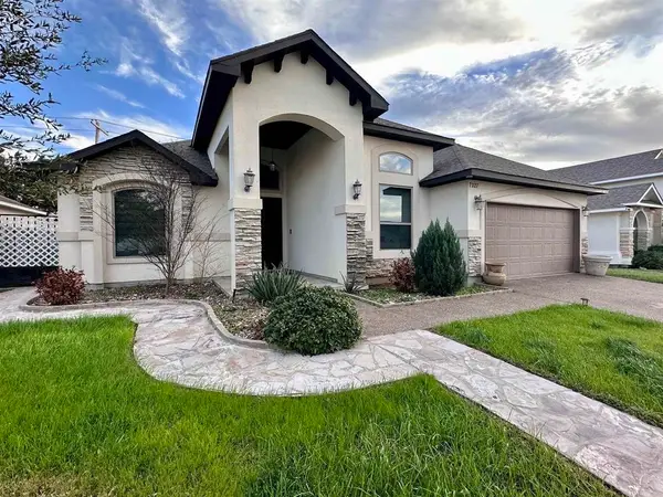 7227 Sylvia Plath Dr, Laredo, TX 78041