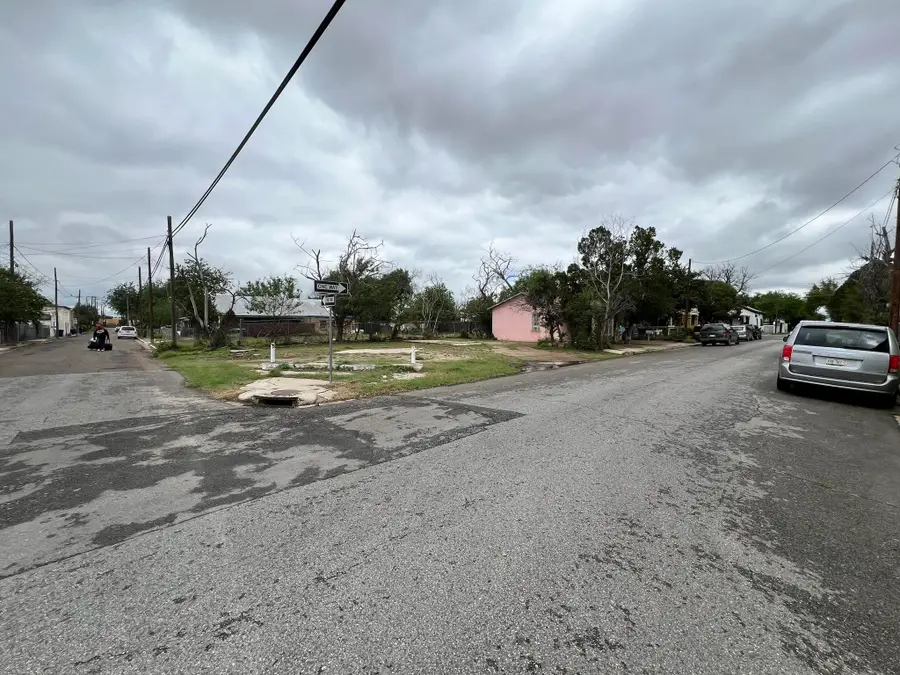 610 Santa Cleotilde Ave, Laredo, TX 78040 - #3