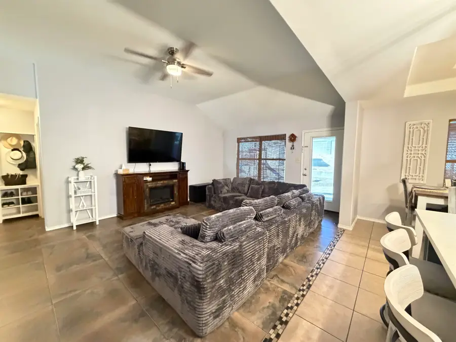 1854 Stonefield Ln, Laredo, TX 78045 - Image #3