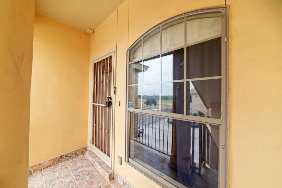 9903 Crystal Ct, Laredo, TX 78045 - Image #2