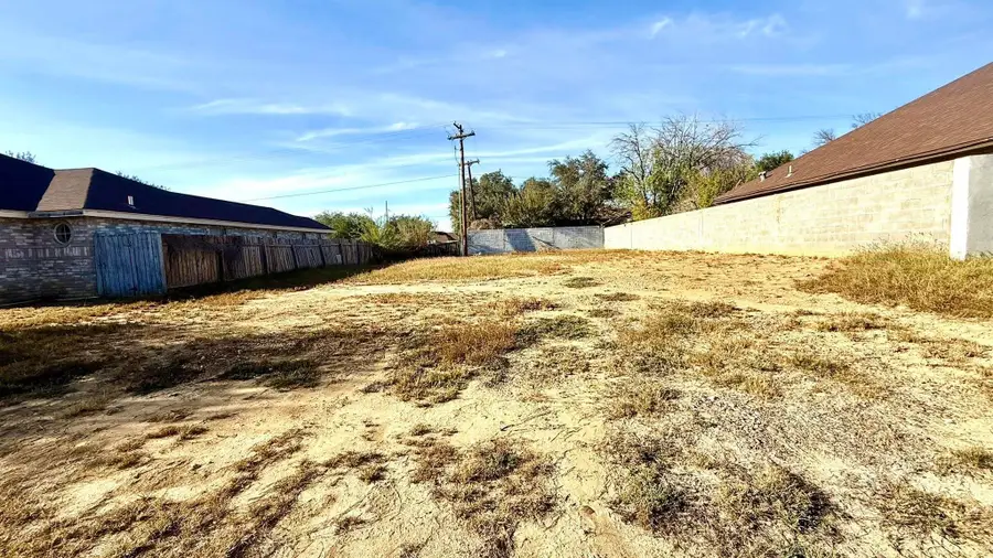 416 St Croix Dr, Laredo, TX 78045 - Image #2